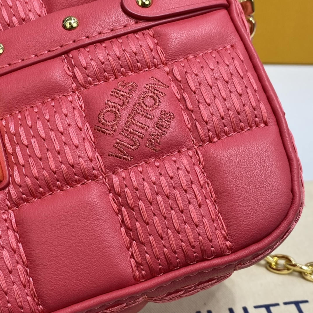 Louis Vuitton POCHETTE TROCA Shoulder Bag M59049 Pink